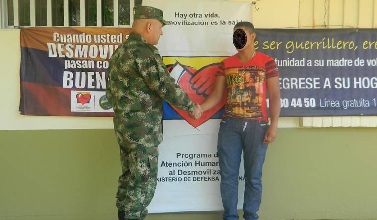 Foto de archivo de un guerrillero que decidió desmovilizarse.