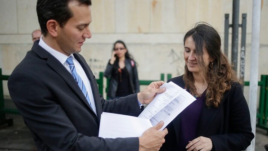 Alfredo Ramos Maya y Paloma Valencia al radicar ante el Consejo de Estado una demanda de nulidad en contra del decreto 1391 del 30 de agosto de 2016. Foto: Colprensa - Juan Páez