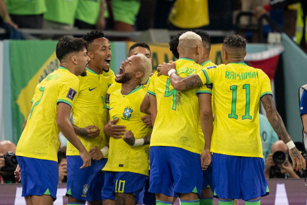 Celebración de Brasil en el segundo gol ante Corea del Sur (Photo by Sebastian Frej/MB Media/Getty Images)