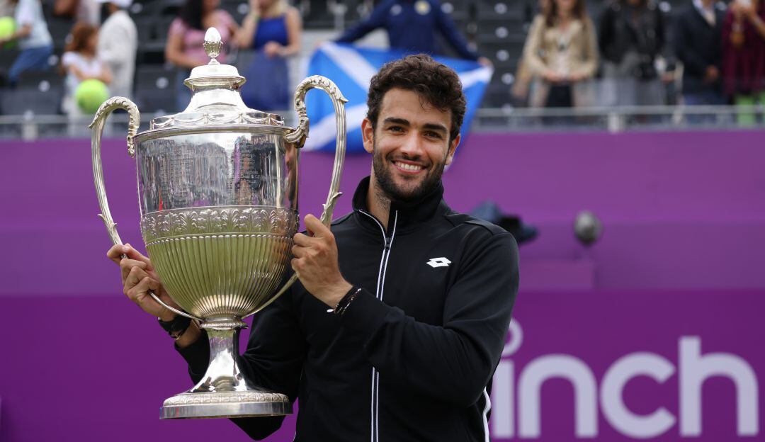 Matteo Berrettini gana el torneo sobre césped en Queen's