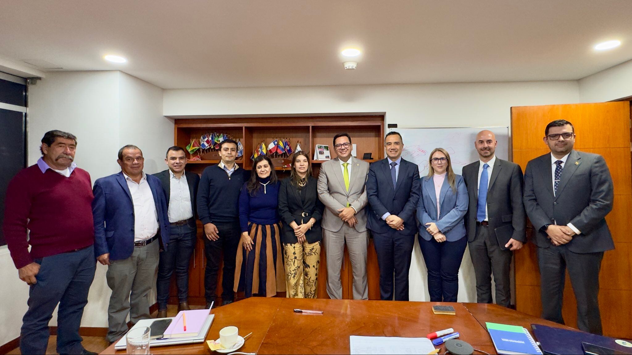 Se plantean medidas para agilizar trámites, fortalecer la formalización y apoyar a pequeños mineros.