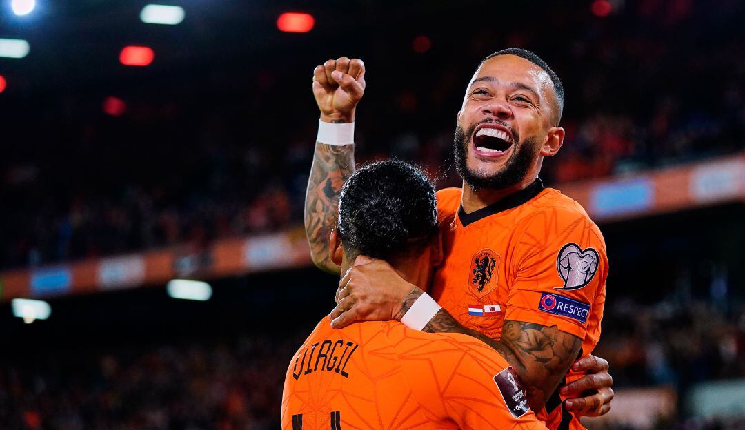 Memphis Depay festeja una de sus anotaciones ante Gibraltar.