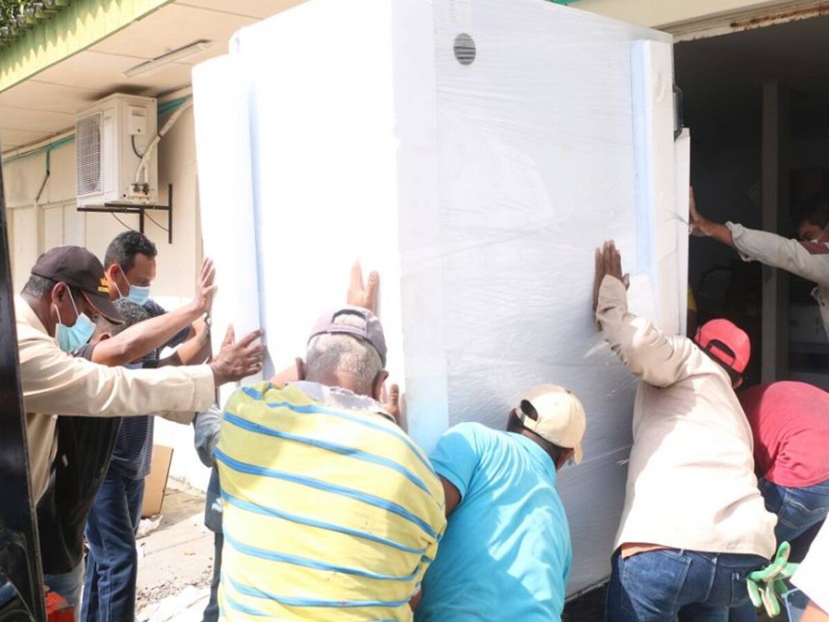 Córdoba recibe ultracongelador para la vacunación contra el COVID-19