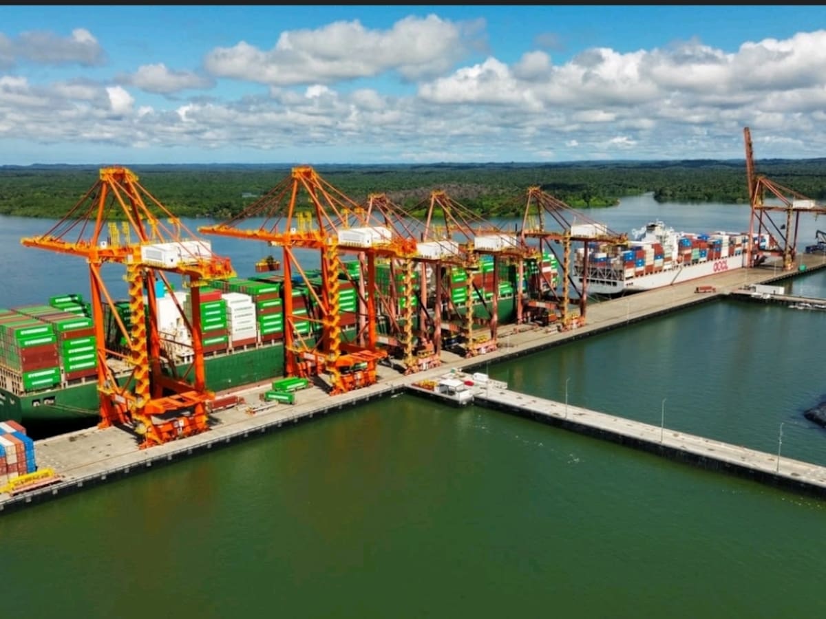 Arribó a Buenaventura uno de los buques portacontenedores más grande del mundo.