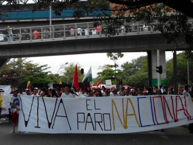 Multitudinaria marcha en Medellín en apoyo al paro nacional indefinido