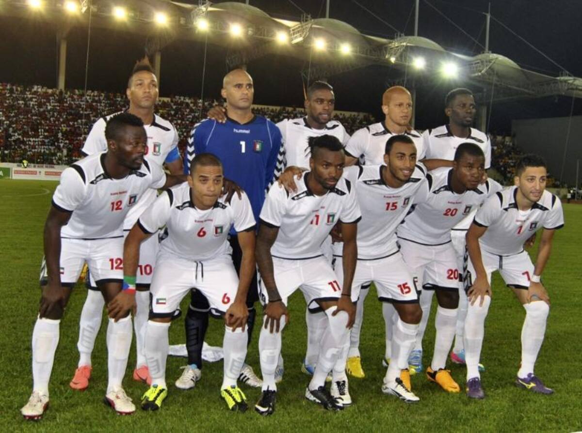 Los goles españoles los marcaron Cazorla y Juanfrán. El colombiano Jimmy Bermúdez anotó el descuento para Guinea Ecuatorial.
