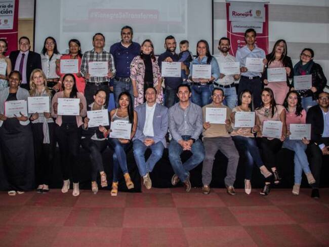 Rionegro entrega 20 becas de maestrías a docentes