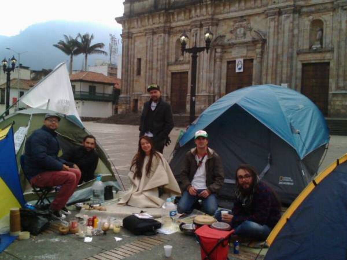 Diferentes comunidades se unen al campamento por la paz en la Plaza de Bolívar