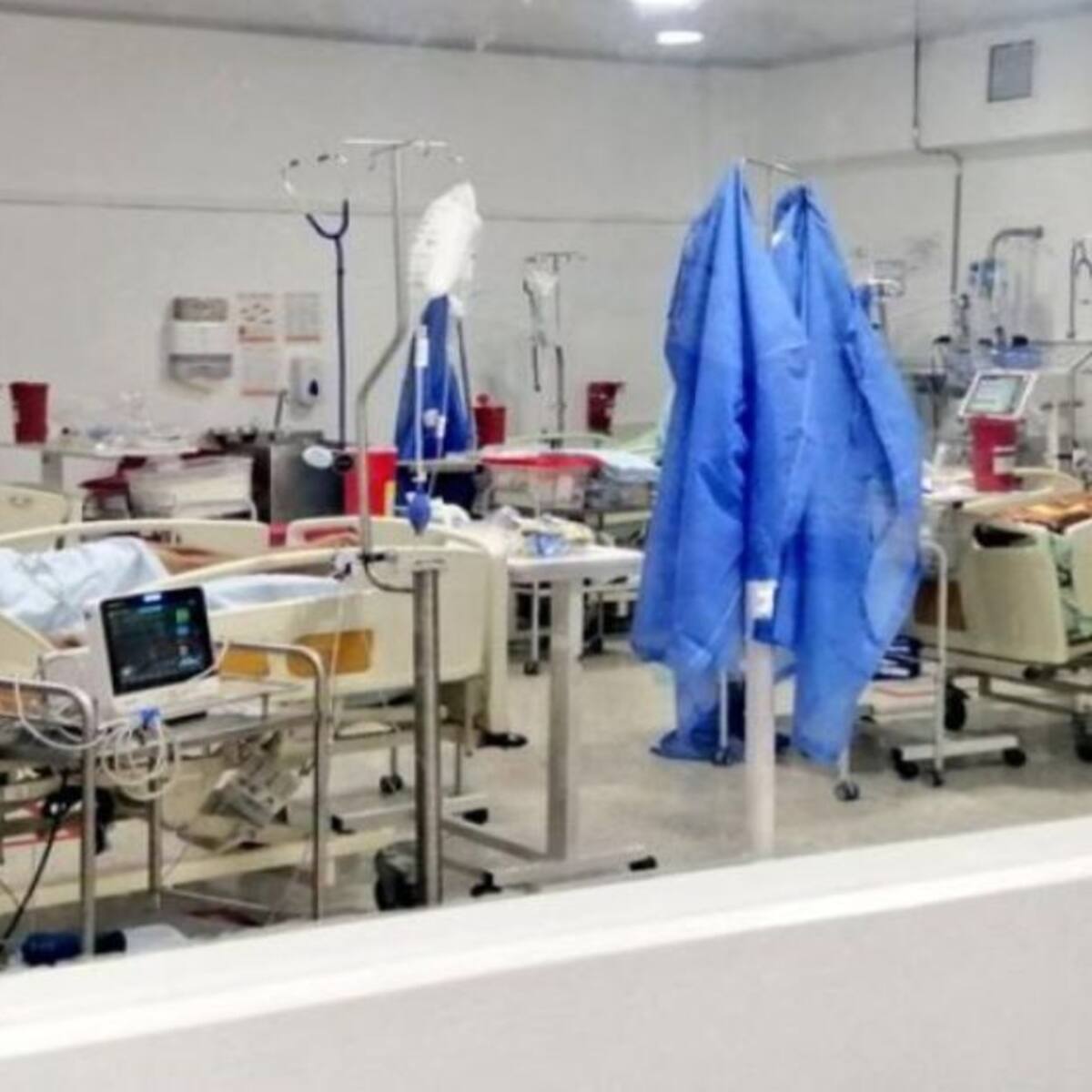 10 personas abandonadas en el HUS