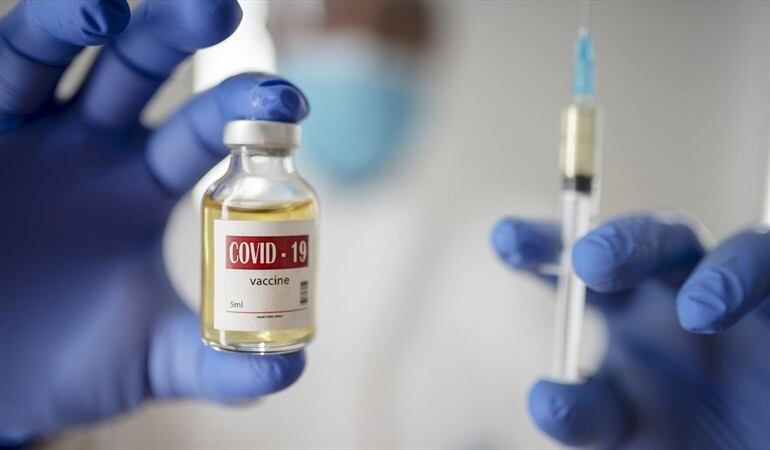 ¿La aplicación de la vacuna contra COVID-19 debería ser obligatoria?. Foto: Getty Images / LEREXIS