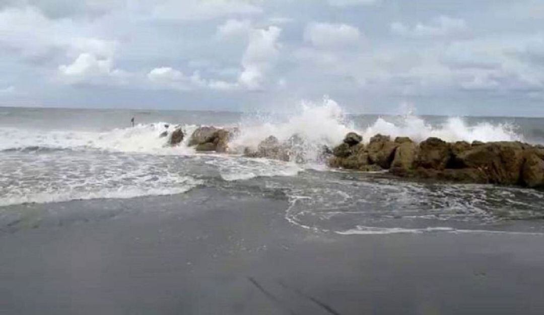 Fuerte oleaje en playas de Cartagena