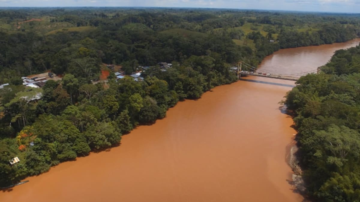 Puerto Leguízamo enfrenta dos emergencias en sus ríos turbidez, peces muertos y derrame de ACPM