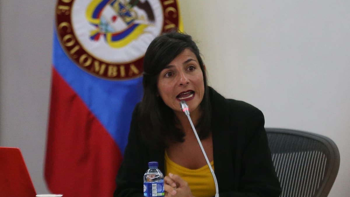 Políticos y expertos en hidrocarburos cuestionan el informe presentado por la ministra de Minas