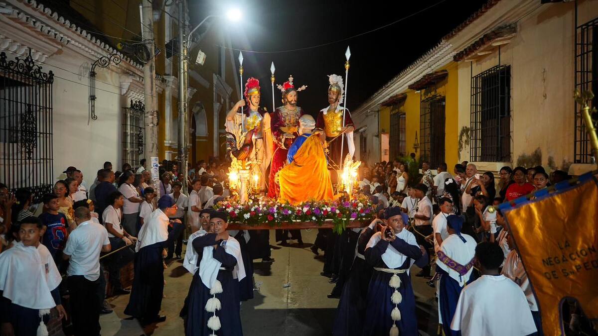 La solemnidad y belleza de la procesión de los 14 Pasos, en Mompox