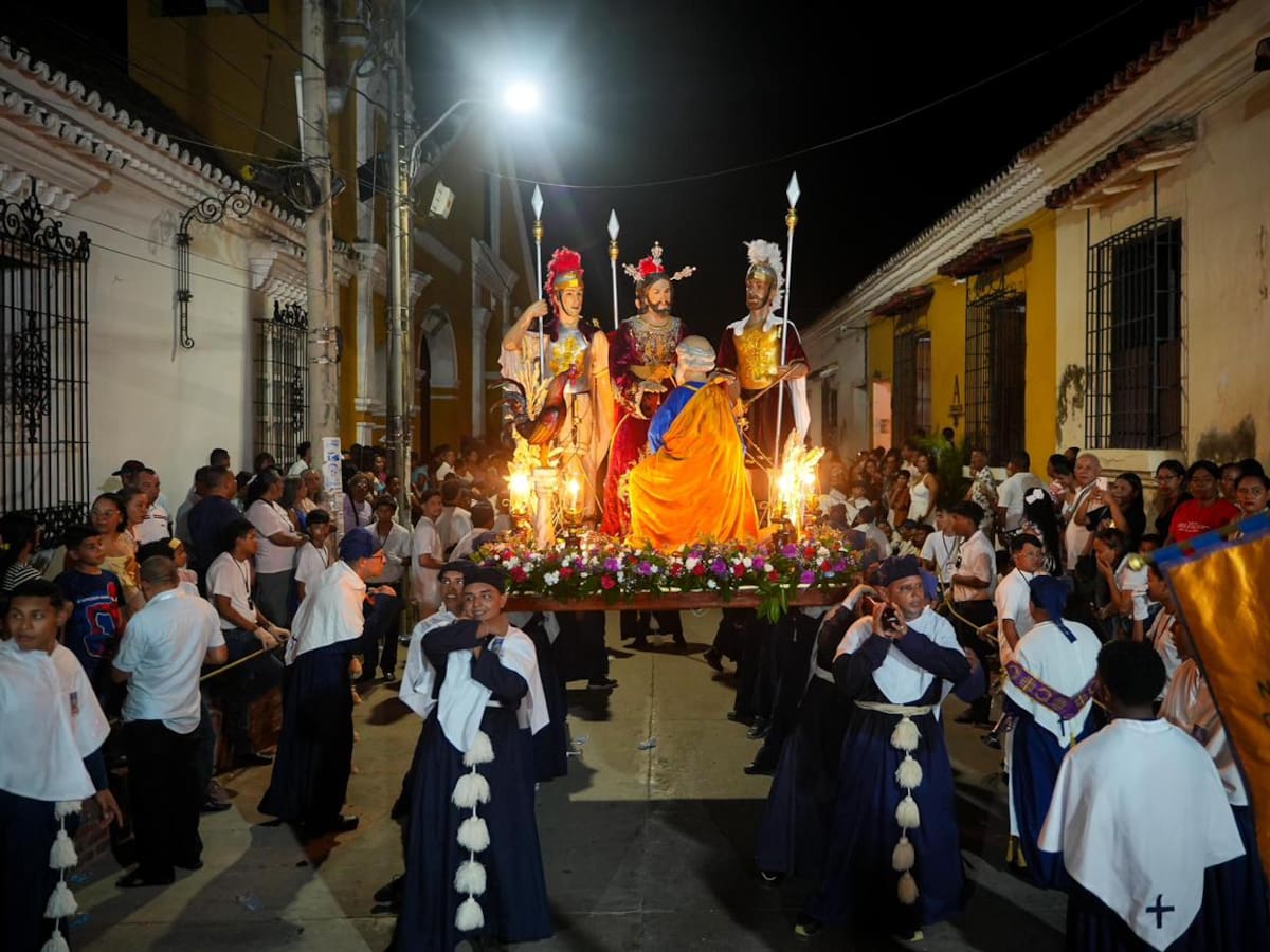 La solemnidad y belleza de la procesión de los 14 Pasos, en Mompox