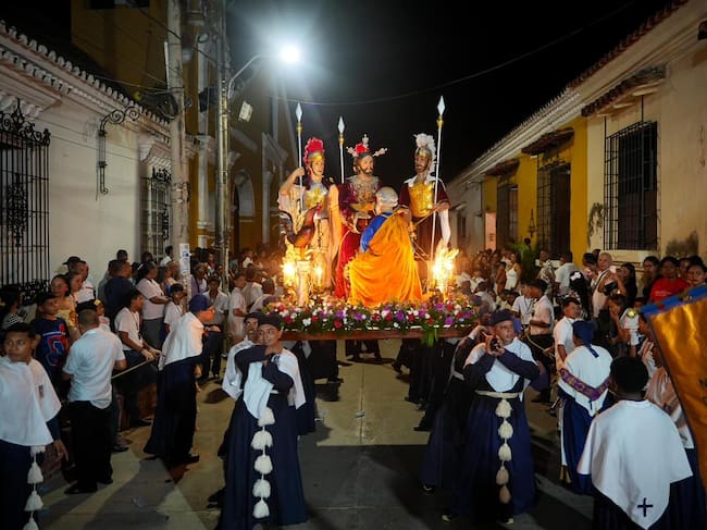 La solemnidad y belleza de la procesión de los 14 Pasos, en Mompox