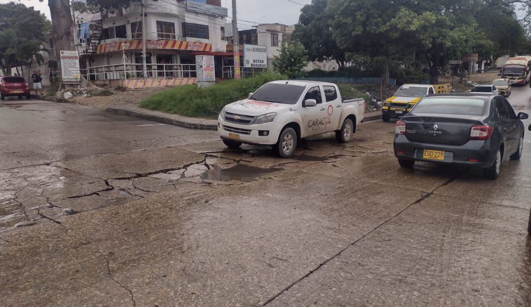 Son al menos seis losas que siguen hundiéndose a causa de las lluvias y el paso de los vehículos
