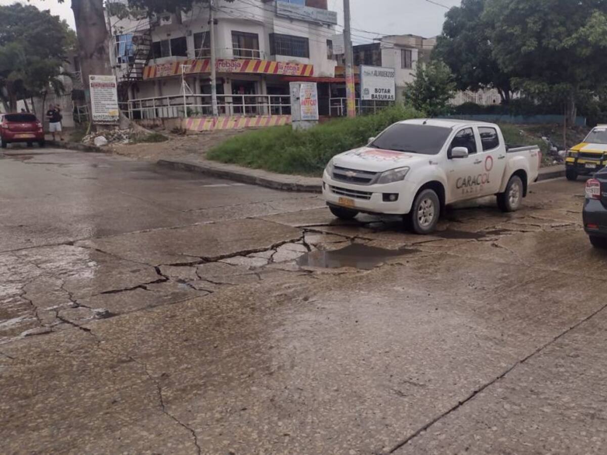 Trancones y accidentes por el 'cráter' de Los Jardines
