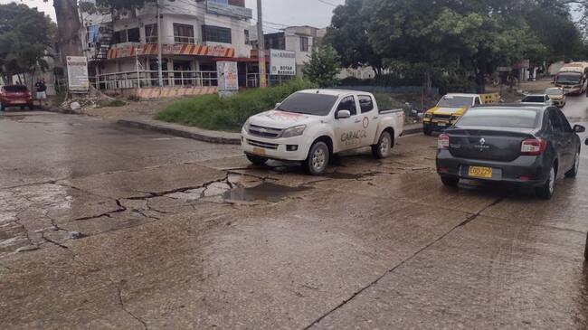 Son al menos seis losas que siguen hundiéndose a causa de las lluvias y el paso de los vehículos