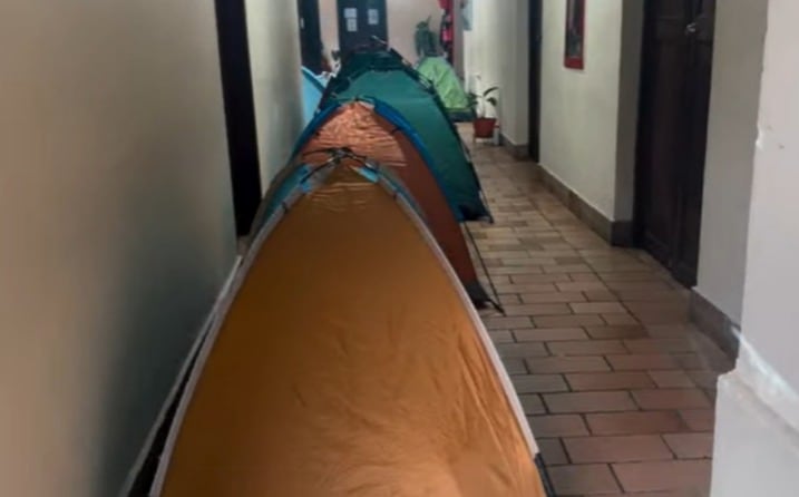 Los manifestantes pasaron la noche al interior de la dependencia de educción. Crédito: CRIC.