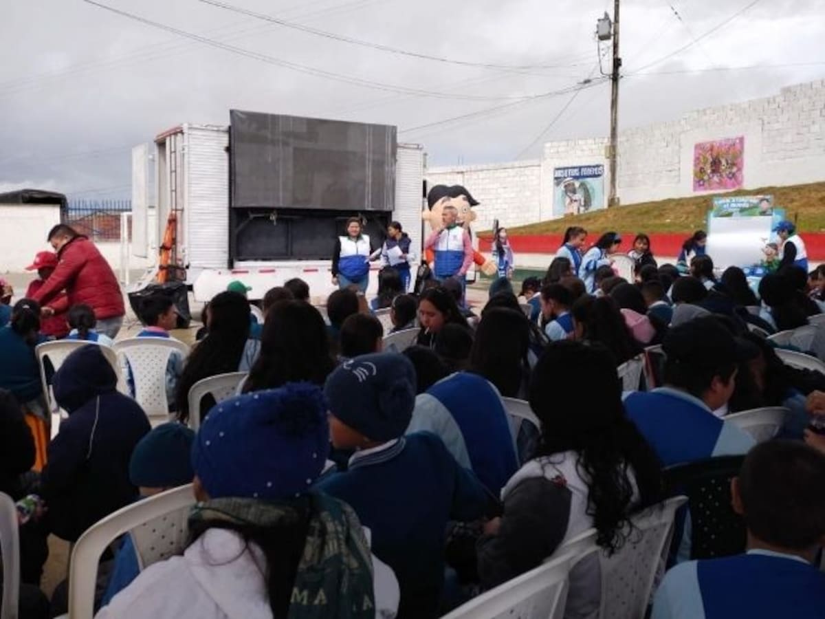 Desde Santander alistaron unidades móviles con cine e internet para albergues de damnificados