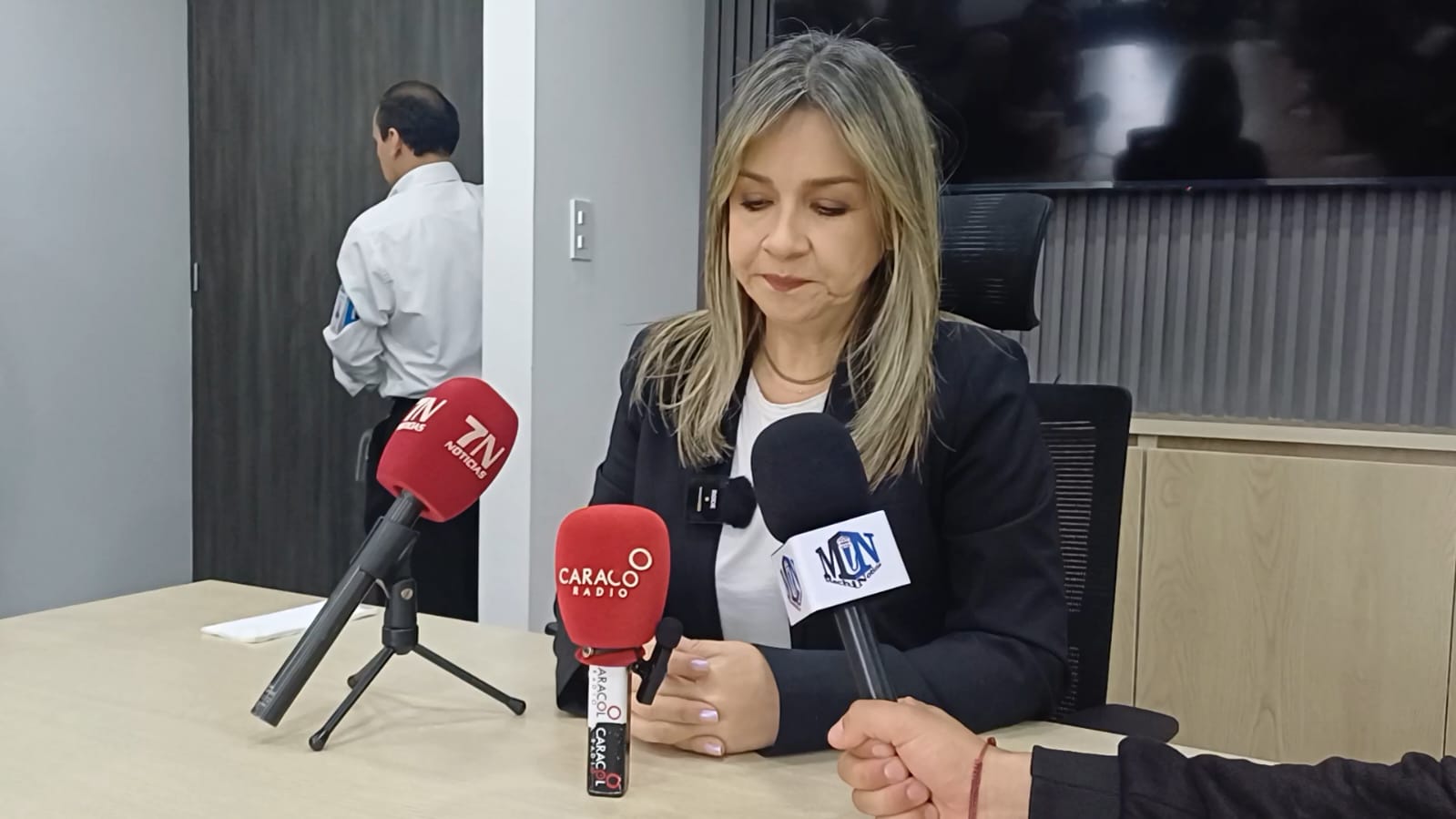 La precandidata presidencial propuso austeridad en el gasto, apoyo a madres cabeza de hogar y reactivación económica mediante exploración de gas, fracking.