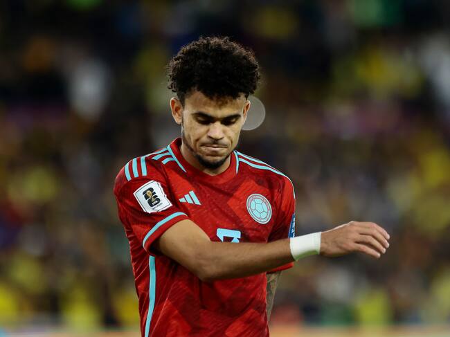 Luis Diaz después de errar el penal ante Ecuador. (Photo by Franklin Jacome/Getty Images)