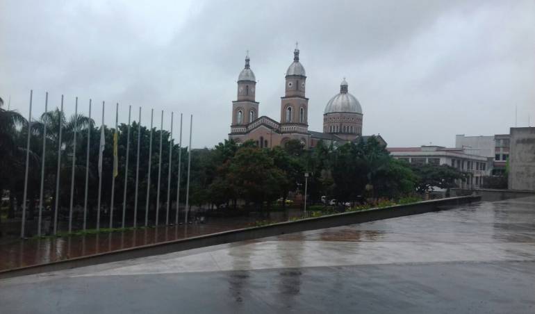 Todos los días 5:45, 6:48, 7:48 y 8:45 a.m. escuche la información local en Caracol Radio 