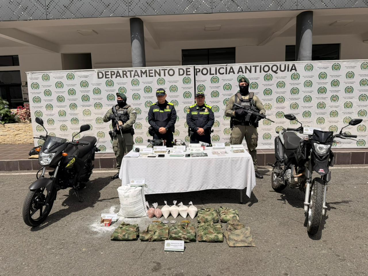 Material incautado en el operativo contra El abatido "Mano Tigre" del frente 36 - foto cortesía