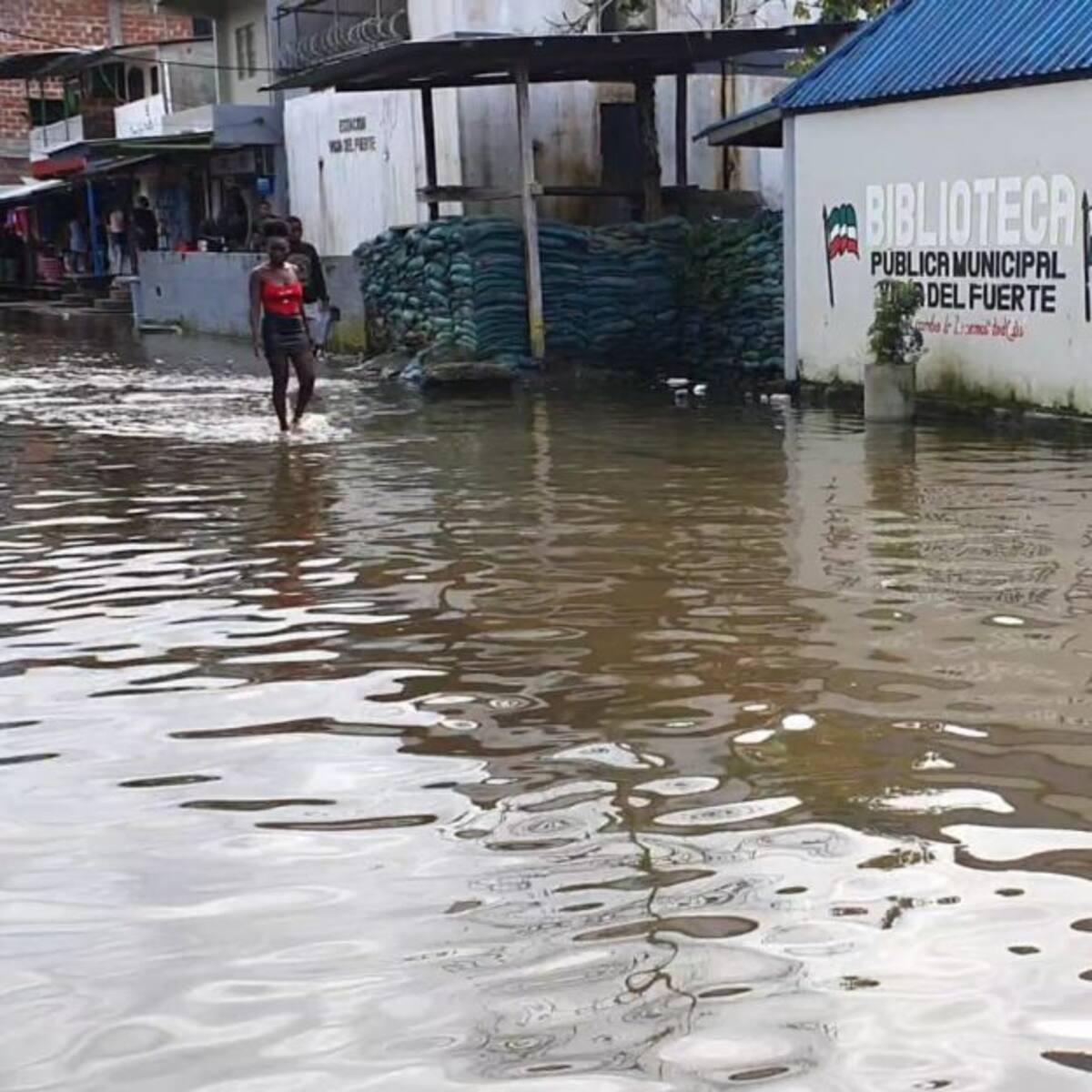 Al menos 900 familias están inundadas en Vigía del Fuerte, Antioquia