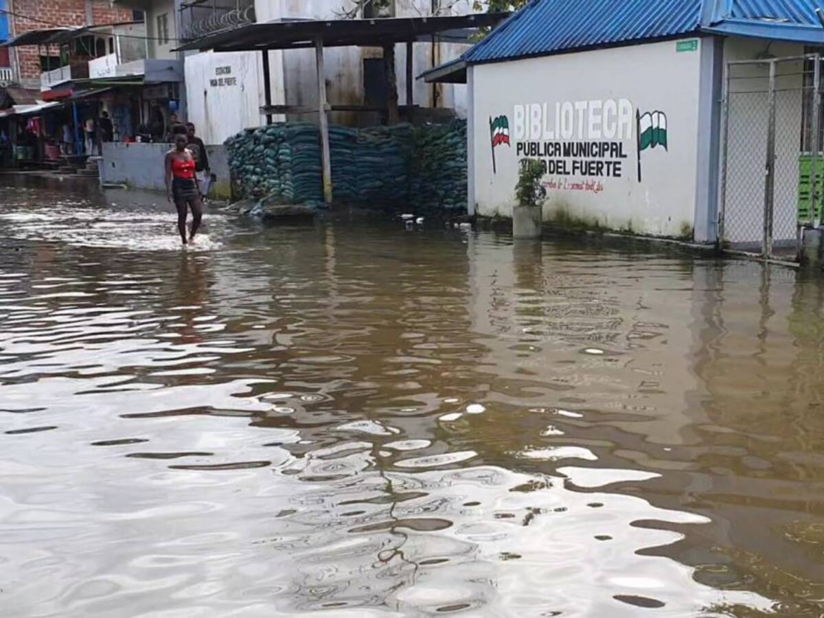 Al menos 900 familias están inundadas en Vigía del Fuerte, Antioquia