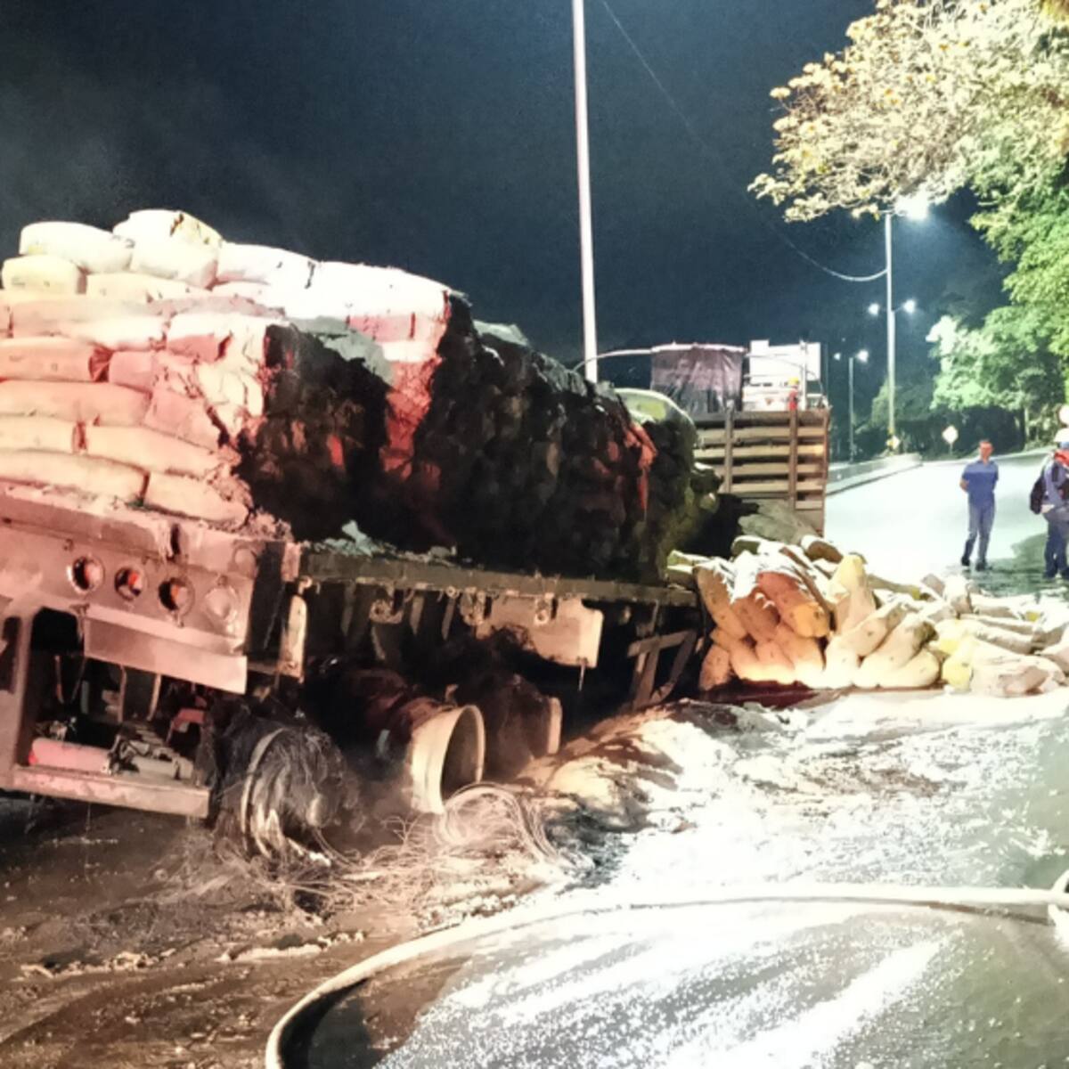 Incendio de Tractocamión en la Autopista del Café en Manizales