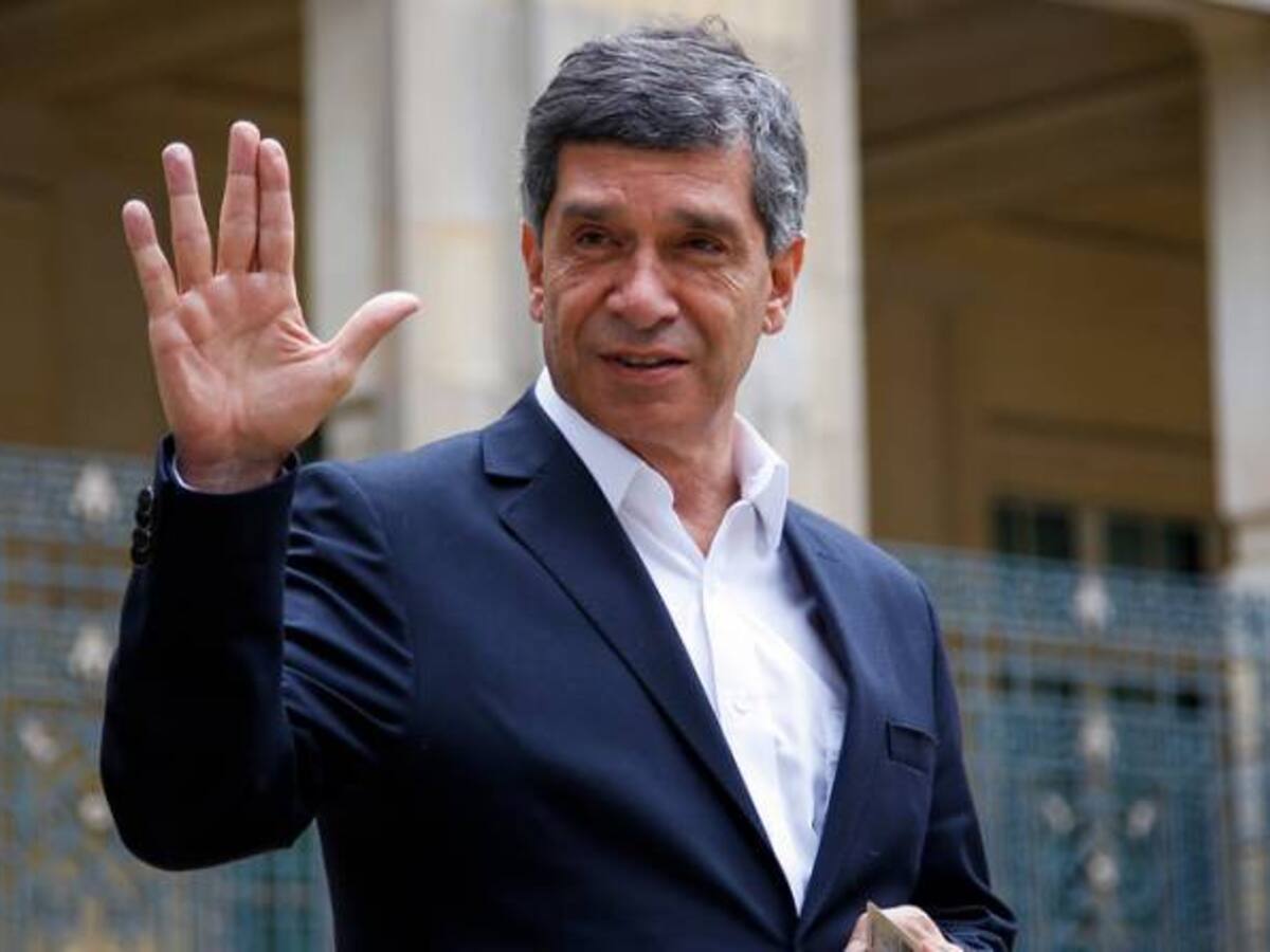 Pareciera que el procurador tiene más información que las Farc: Pardo