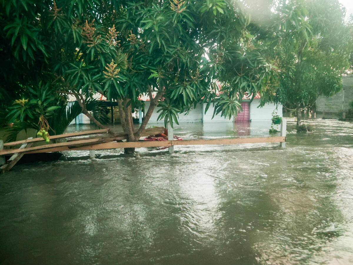 Le pedimos al Gobierno que nos ayude a salir del barro: alcaldesa de Puerto Escondido