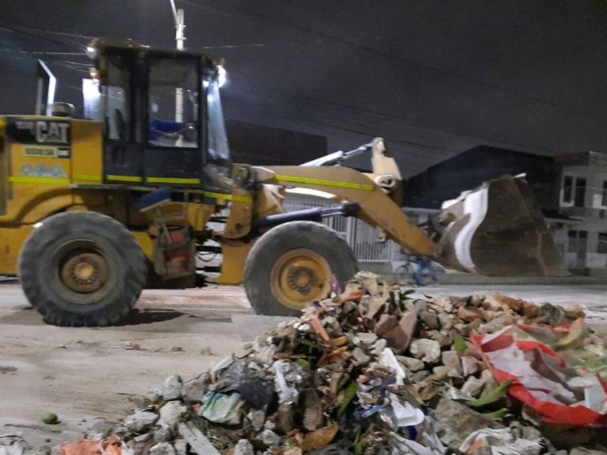 10 toneladas de escombros se recogieron en alrededores del Metropolitano