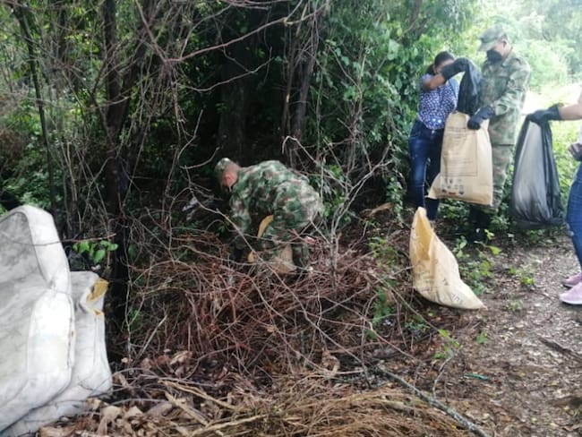 Una tonelada de basura fue retiradade una quebrada en el Tolima