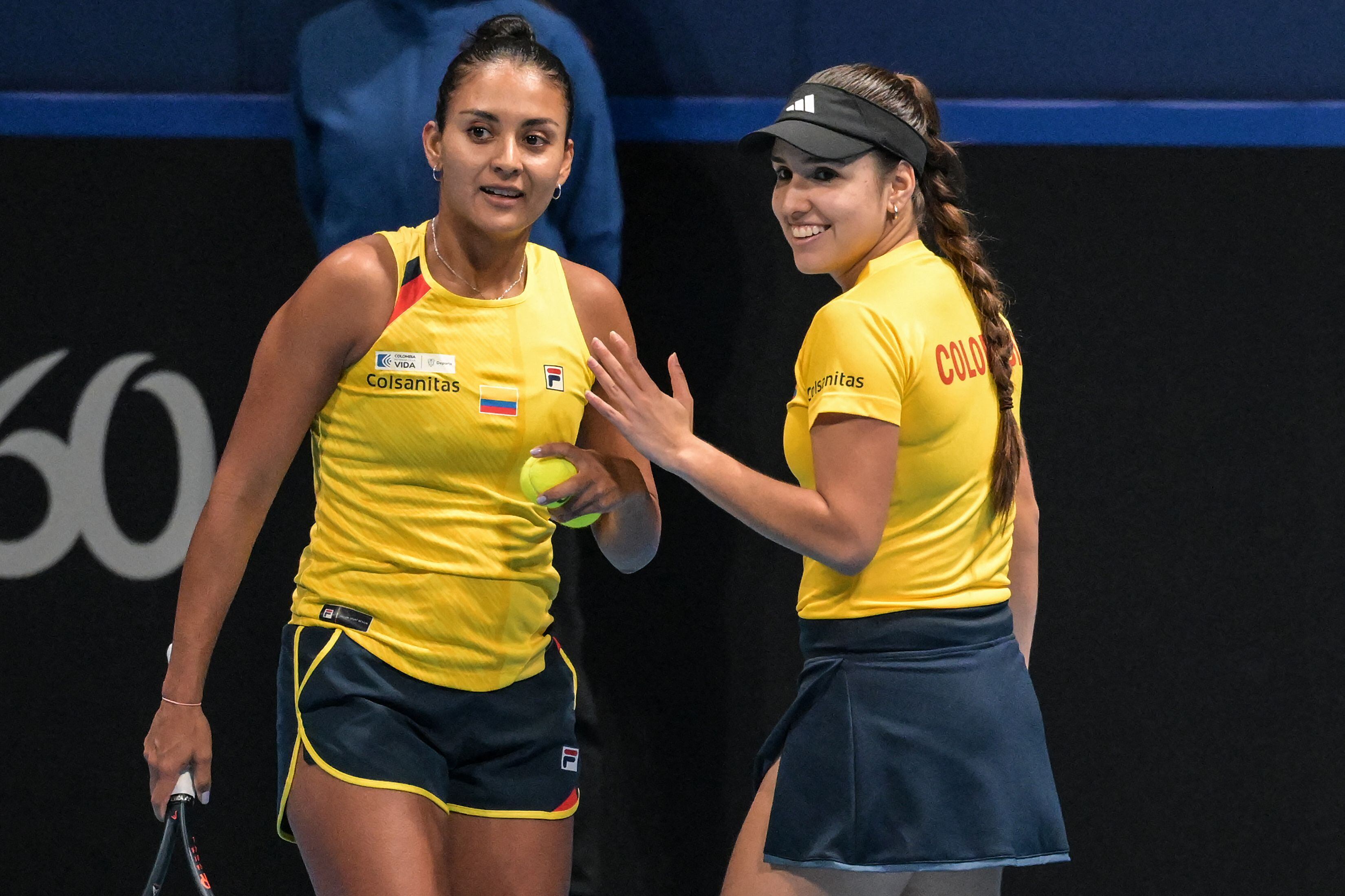 Yuliana Lizarazo y Camila Osorio representando a Colombia en la Billie Jean King Cup. (Photo by RICHARD A. BROOKS/AFP via Getty Images)