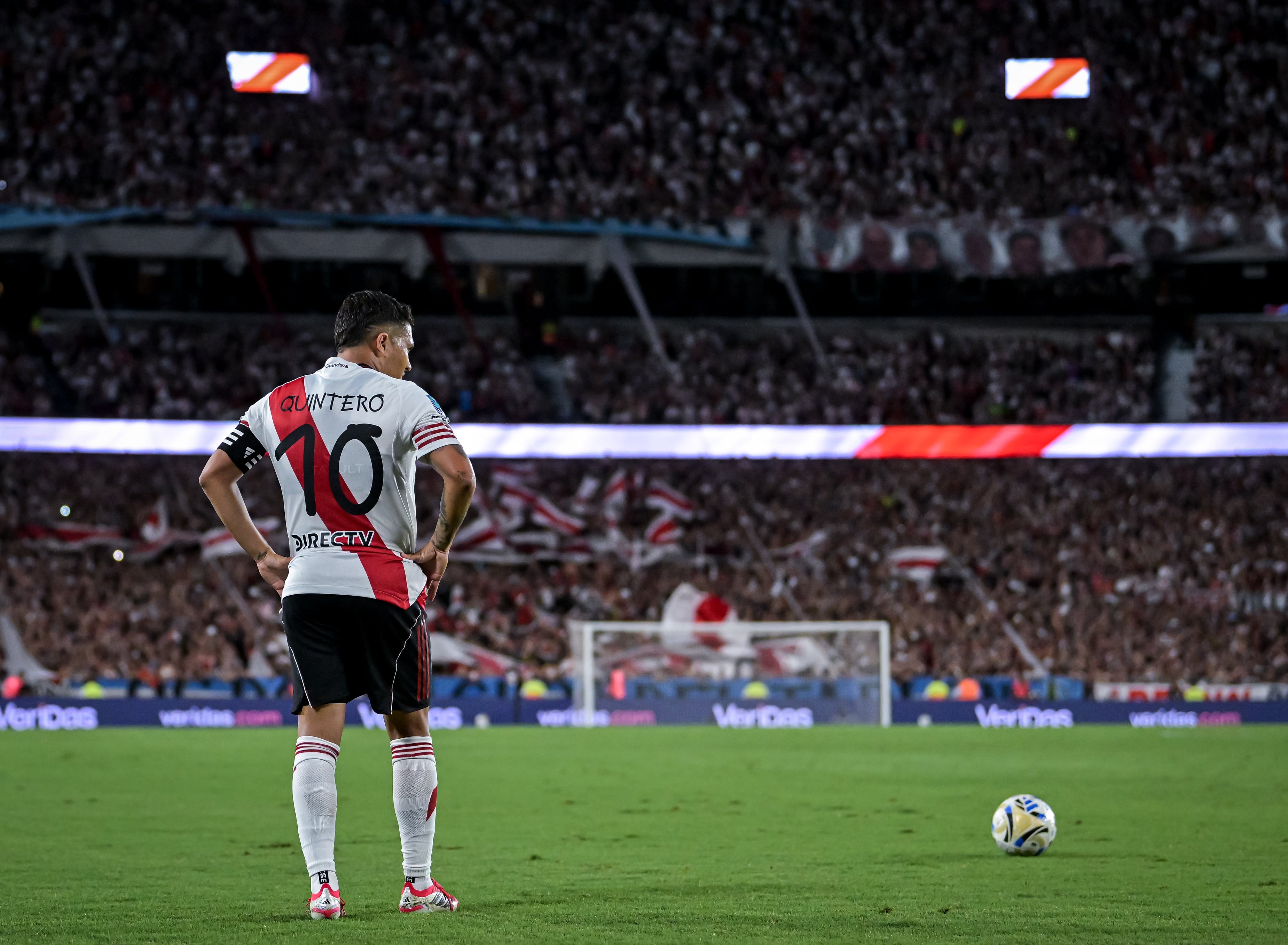 BUENOS AIRES, ARGENTINA - MARCH 15: Juan Fernando Quintero of River Plate looks on during a Torneo Apertura Mercado Libre 2026 match between River Plate and Sarmiento at Estadio Más Monumental Antonio Vespucio Liberti on March 15, 2026 in Buenos Aires, Argentina. (Photo by Marcelo Endelli/Getty Images)