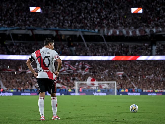 BUENOS AIRES, ARGENTINA - MARCH 15: Juan Fernando Quintero of River Plate looks on during a Torneo Apertura Mercado Libre 2026 match between River Plate and Sarmiento at Estadio Más Monumental Antonio Vespucio Liberti on March 15, 2026 in Buenos Aires, Argentina. (Photo by Marcelo Endelli/Getty Images)