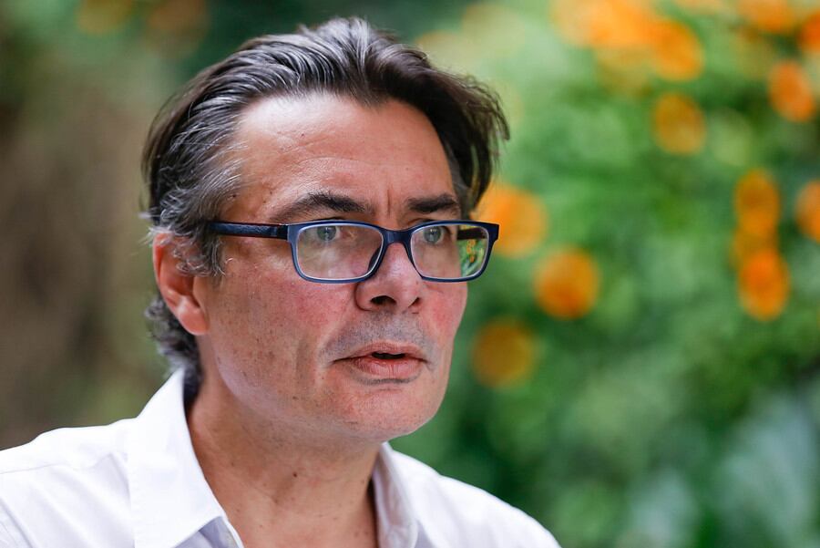 Alejandro Gaviria, que hasta ahora no había tenido la oportunidad de dirigirse a una plaza llena, no lo podía creer