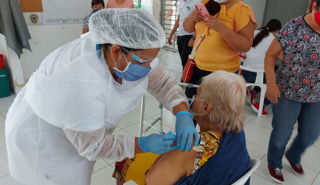 La población joven la que menos ha acudido a los sitios de vacunación.