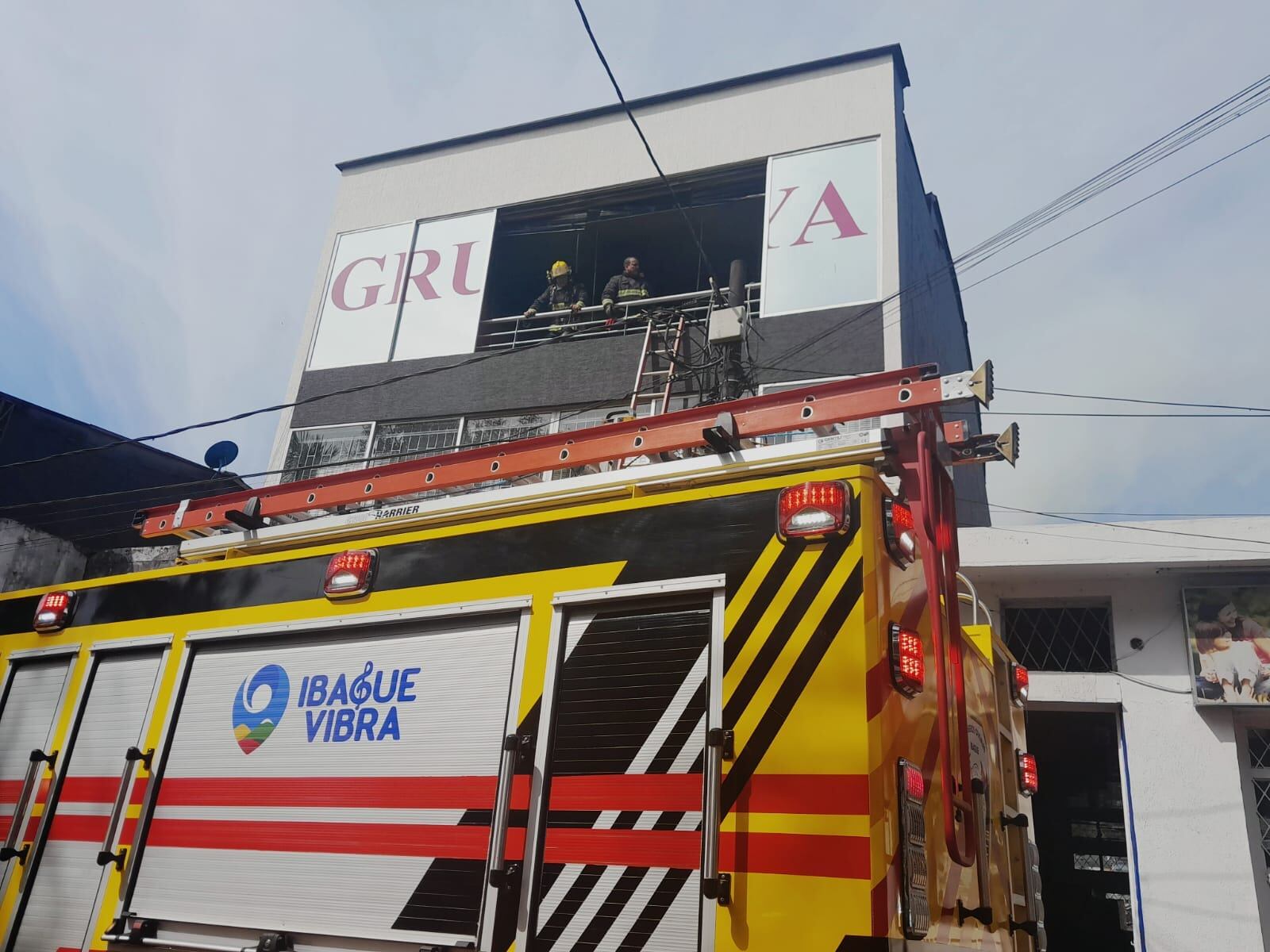 Incendio estructural en establecimiento generó pánico en el centro de Ibagué.