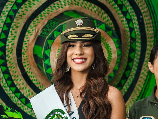 Paula Martínez Del Castillo, representante del barrio Las Américas es la reina de la Policía en las Fiestas del 20 de enero de  Sincelejo.