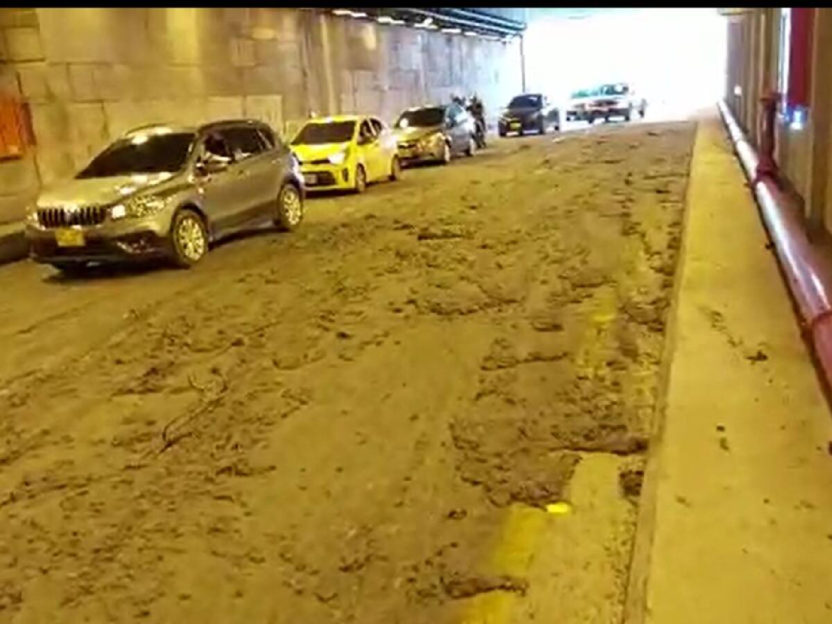 Lodo en el túnel de Crespo causó problemas vehiculares
