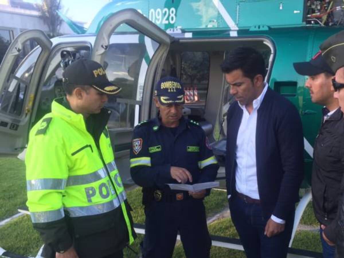 Gobernador de Cundinamarca sobrevuela zonas afectadas por incendios forestales