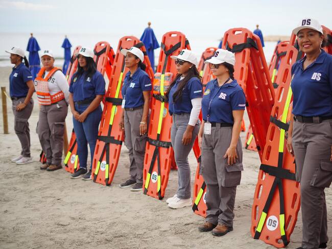 Entregan dotación al cuerpo de salvavidas: se fortalece seguridad de bañistas en Cartagena