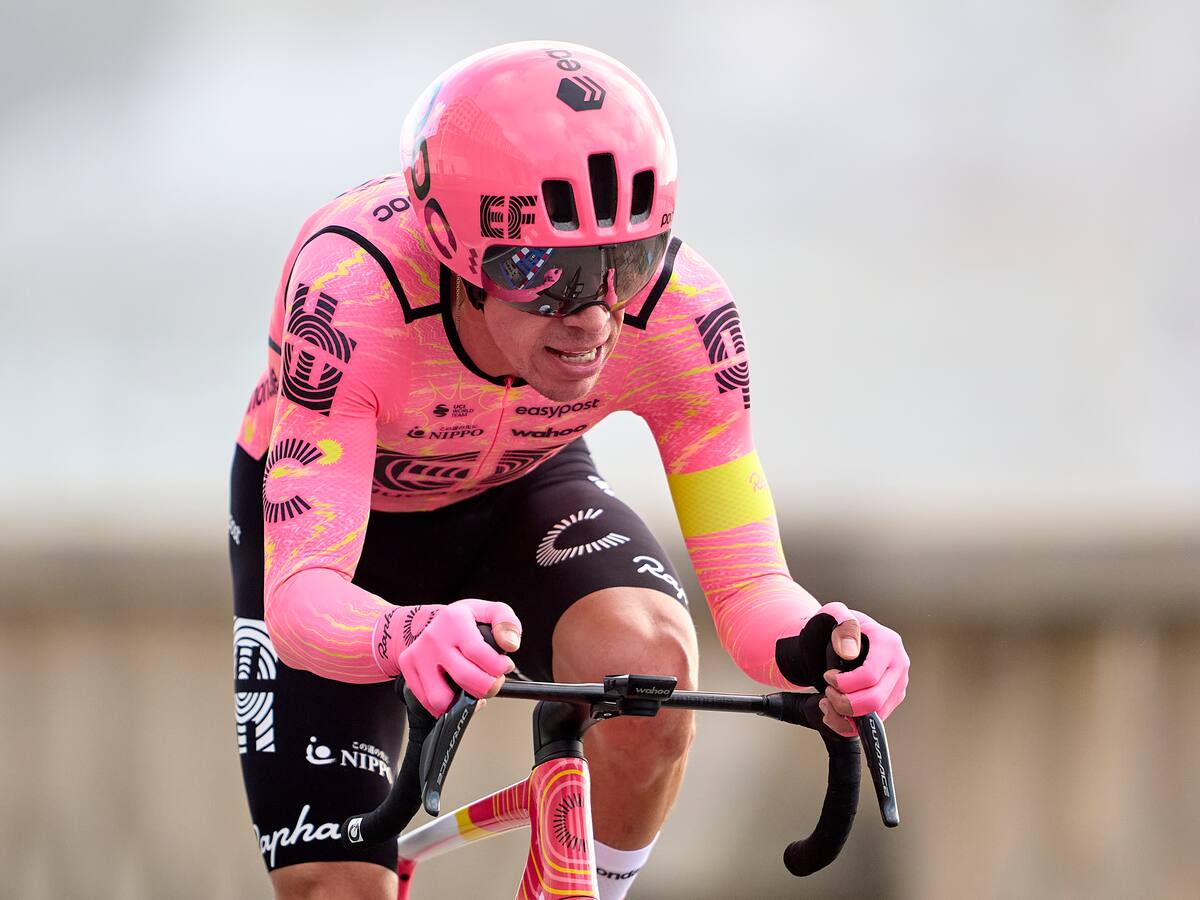 Rigo Urán se ofrece para el fútbol colombiano y cuenta en qué posición le gustaría jugar