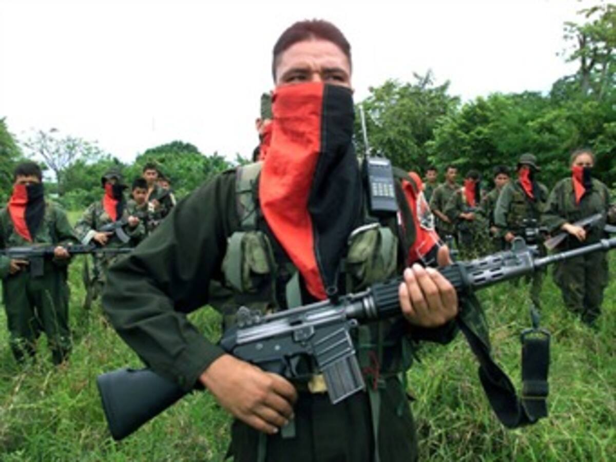 Una estructura de treinta guerrilleros del ELN entrega sus armas en Valle del Cauca