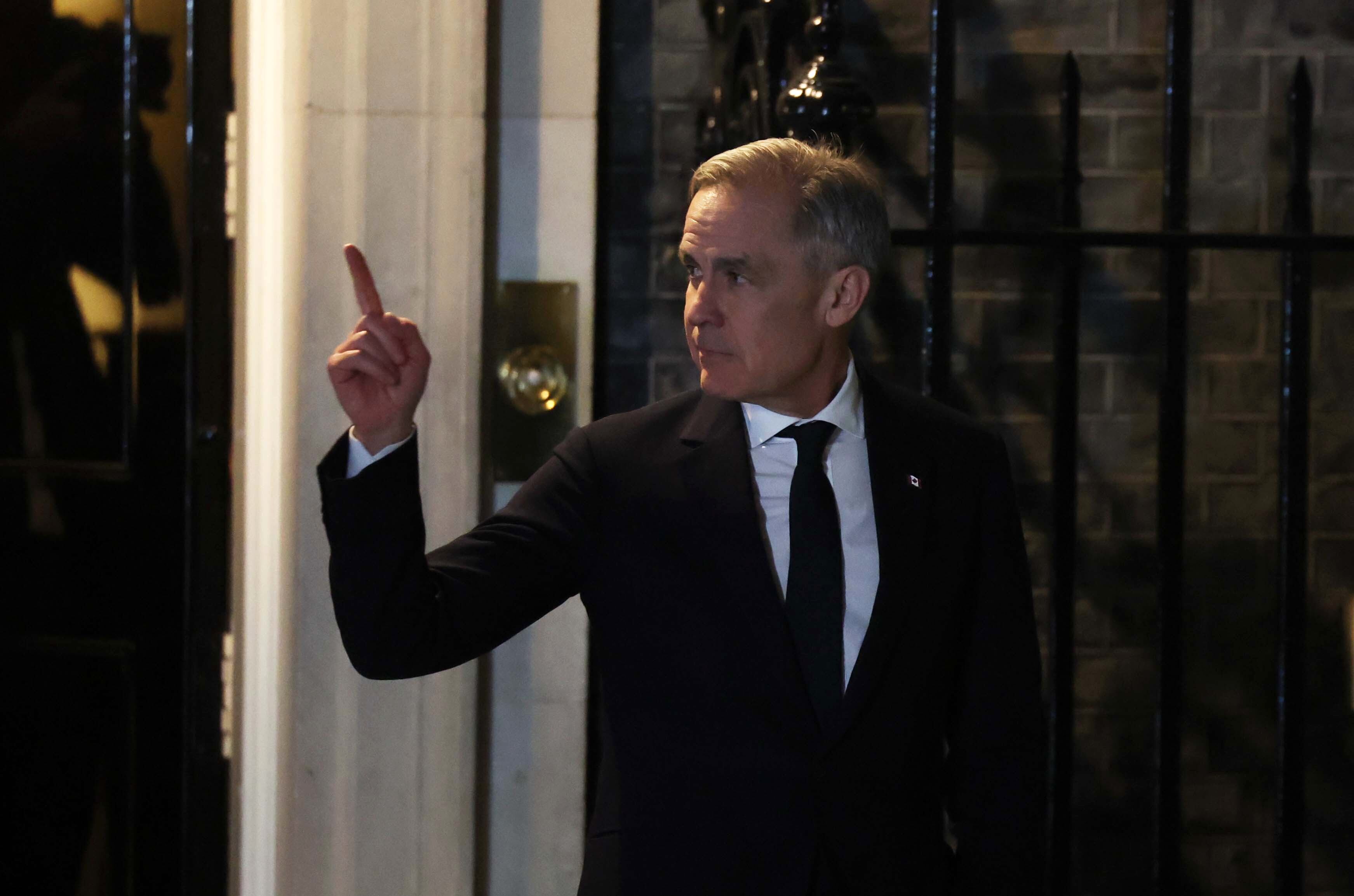 London (United Kingdom), 17/03/2025.- The new Prime Minister of Canada, Mark Carney, departs 10 Downing Street in London, Britain, 17 March 2025, after a meeting with his British counterpart. (Reino Unido, Londres) EFE/EPA/NEIL HALL