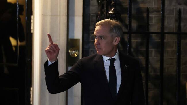London (United Kingdom), 17/03/2025.- The new Prime Minister of Canada, Mark Carney, departs 10 Downing Street in London, Britain, 17 March 2025, after a meeting with his British counterpart. (Reino Unido, Londres) EFE/EPA/NEIL HALL